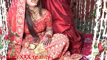 Married Indian beauty gets her pussy drilled in this Bangladeshi XXX vid